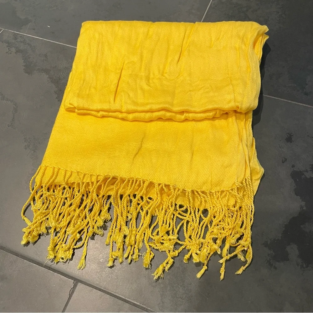 Scarf/wrap - Picture 1 of 1